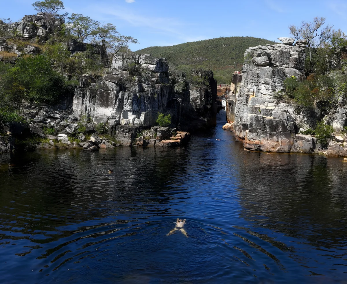 Alto Paraíso — casa entre a vegetação da Chapada (horizontal)